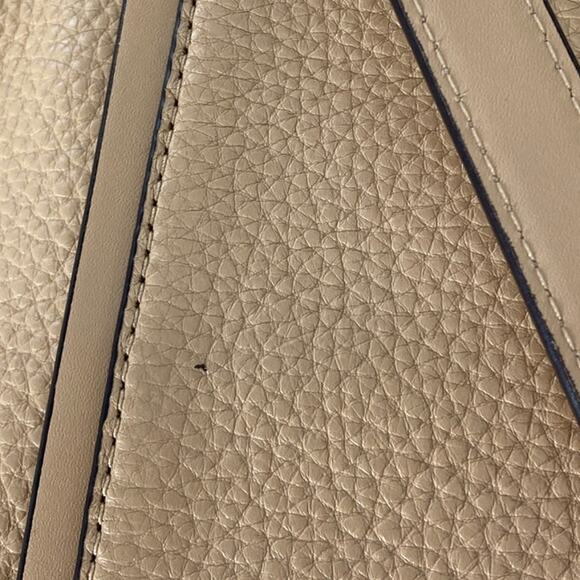 MICHAEL KORS, LIGHT TAN PEBBLED LEATHER WOMENS SHOULDER BAG - Picture 15 of 15